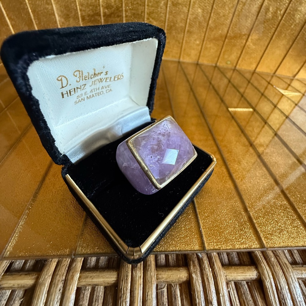 Large amethyst cushion cut cocktail ring💜